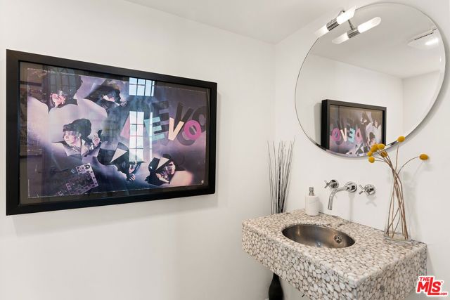 8020 Zeus Drive, Los Angeles, CA 90046