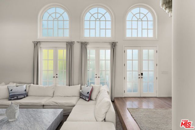 8020 Zeus Drive, Los Angeles, CA 90046