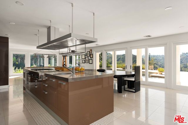 8020 Zeus Drive, Los Angeles, CA 90046