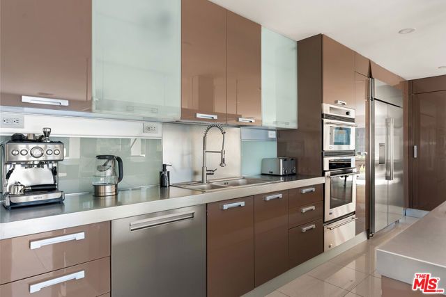 8020 Zeus Drive, Los Angeles, CA 90046