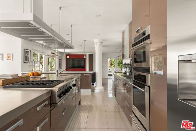 8020 Zeus Drive, Los Angeles, CA 90046