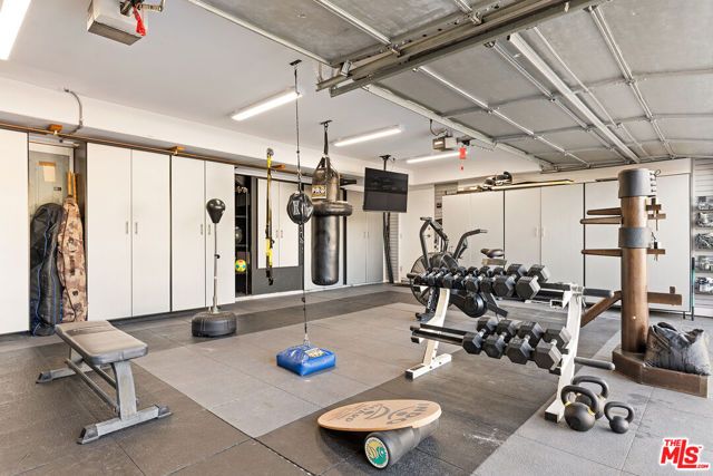 8020 Zeus Drive, Los Angeles, CA 90046