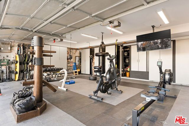 8020 Zeus Drive, Los Angeles, CA 90046