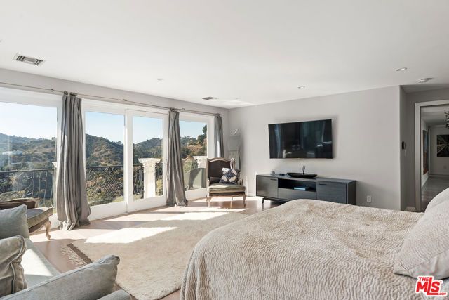 8020 Zeus Drive, Los Angeles, CA 90046