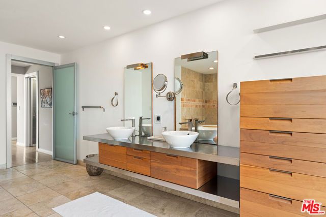 8020 Zeus Drive, Los Angeles, CA 90046