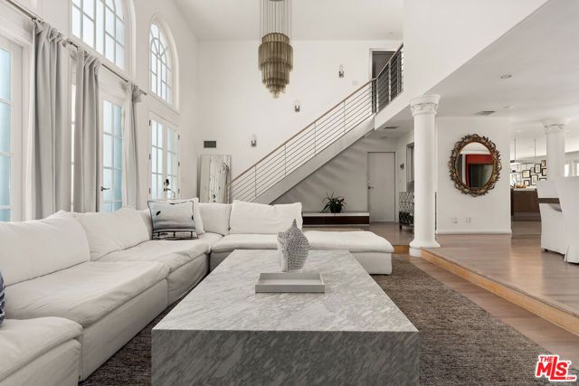 8020 Zeus Drive, Los Angeles, CA 90046