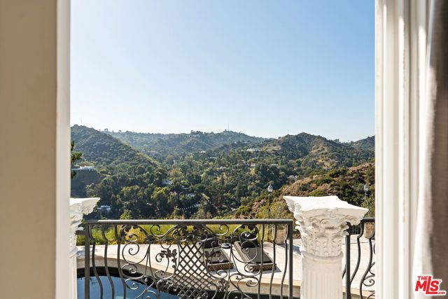 8020 Zeus Drive, Los Angeles, CA 90046