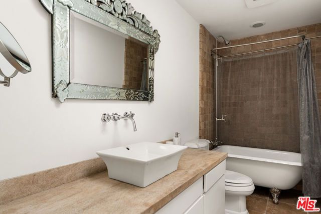 8020 Zeus Drive, Los Angeles, CA 90046