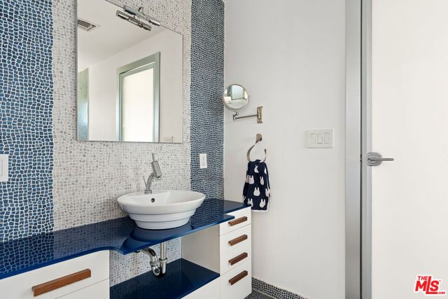 8020 Zeus Drive, Los Angeles, CA 90046