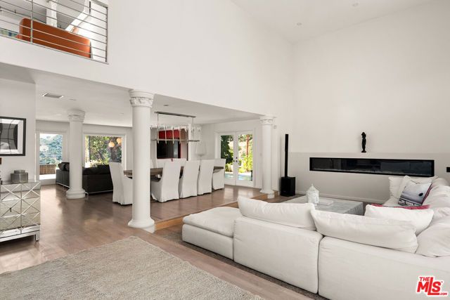 8020 Zeus Drive, Los Angeles, CA 90046