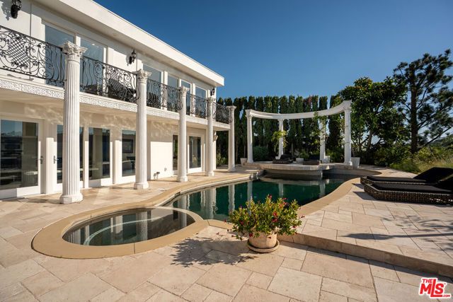 8020 Zeus Drive, Los Angeles, CA 90046