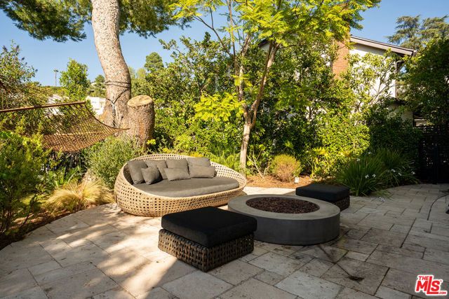 8020 Zeus Drive, Los Angeles, CA 90046