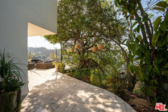 8020 Zeus Drive, Los Angeles, CA 90046