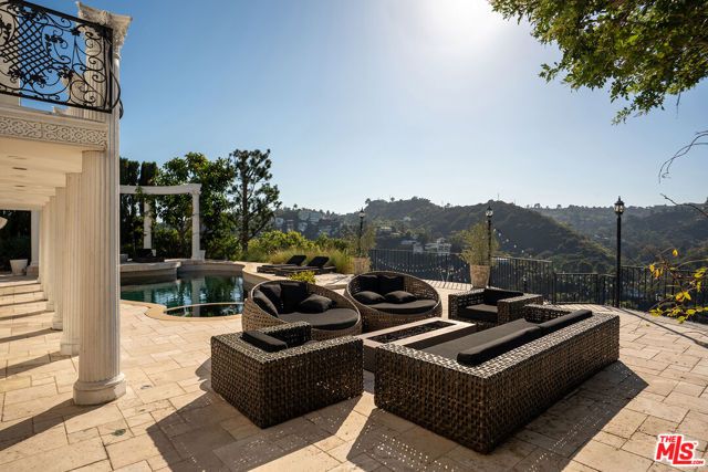 8020 Zeus Drive, Los Angeles, CA 90046