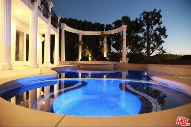 8020 Zeus Drive, Los Angeles, CA 90046