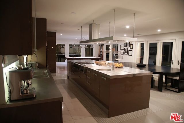 8020 Zeus Drive, Los Angeles, CA 90046