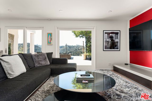 8020 Zeus Drive, Los Angeles, CA 90046