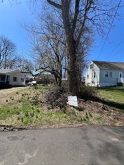 11 Myron Avenue, Bridgeport, CT 06606