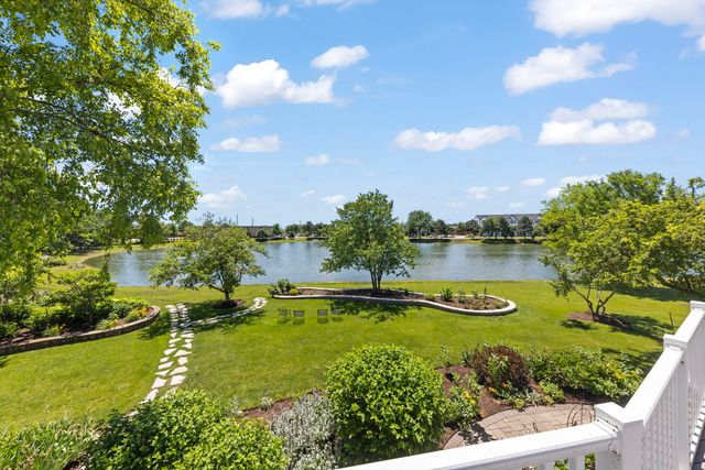 1841 Helen Court, Wheaton, IL 60189