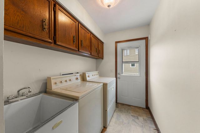 1841 Helen Court, Wheaton, IL 60189
