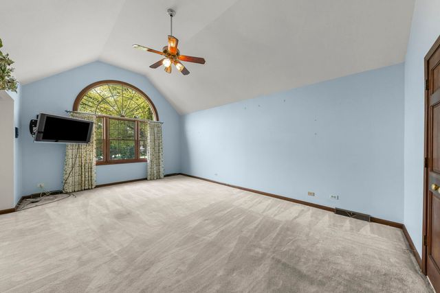 1841 Helen Court, Wheaton, IL 60189