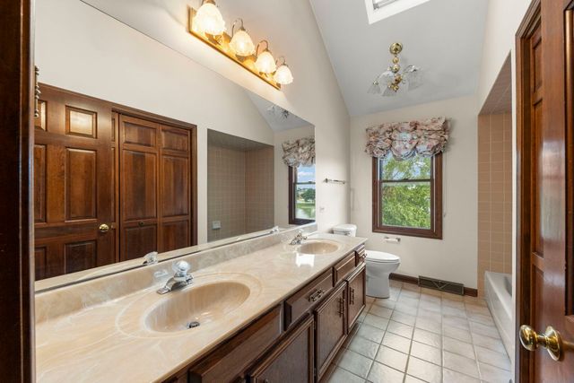 1841 Helen Court, Wheaton, IL 60189