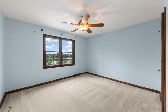 1841 Helen Court, Wheaton, IL 60189