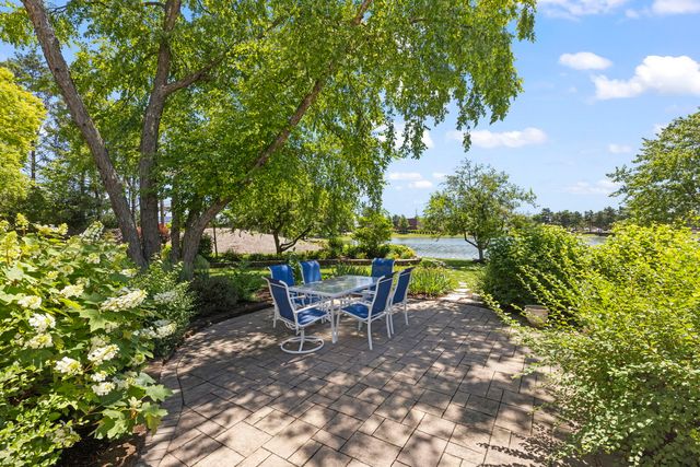 1841 Helen Court, Wheaton, IL 60189