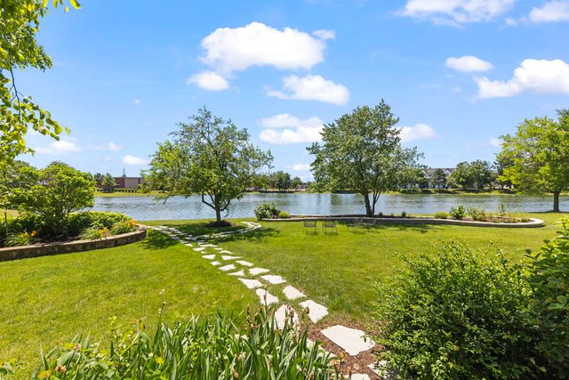 1841 Helen Court, Wheaton, IL 60189