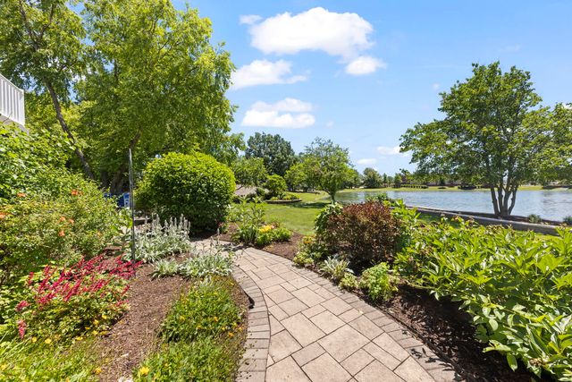 1841 Helen Court, Wheaton, IL 60189