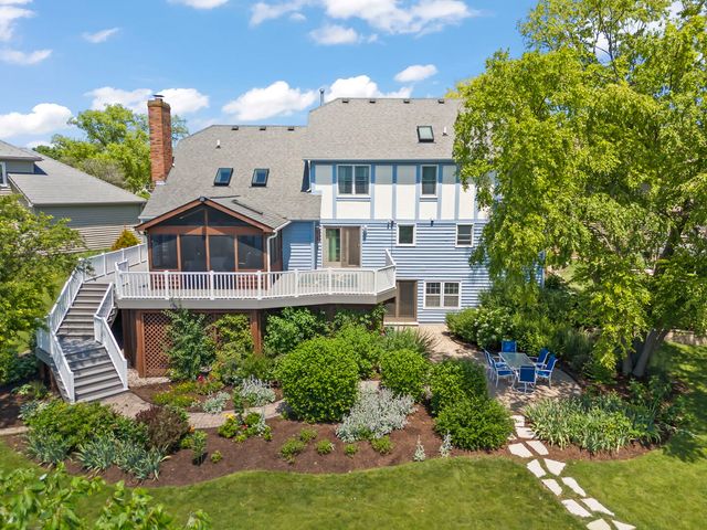 1841 Helen Court, Wheaton, IL 60189