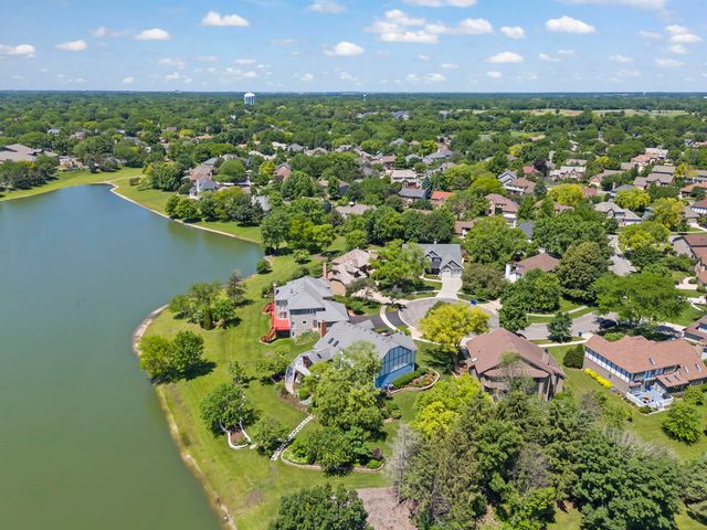 1841 Helen Court, Wheaton, IL 60189
