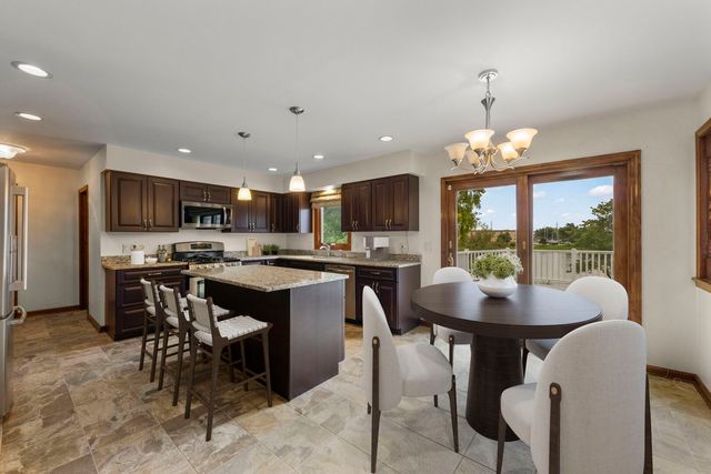 1841 Helen Court, Wheaton, IL 60189