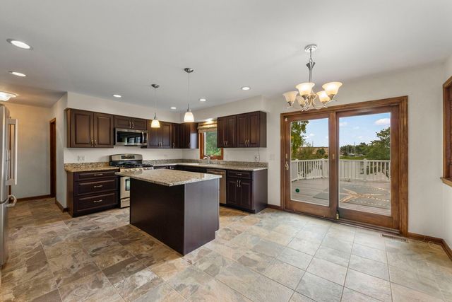 1841 Helen Court, Wheaton, IL 60189