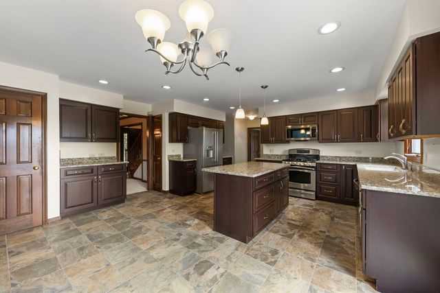 1841 Helen Court, Wheaton, IL 60189