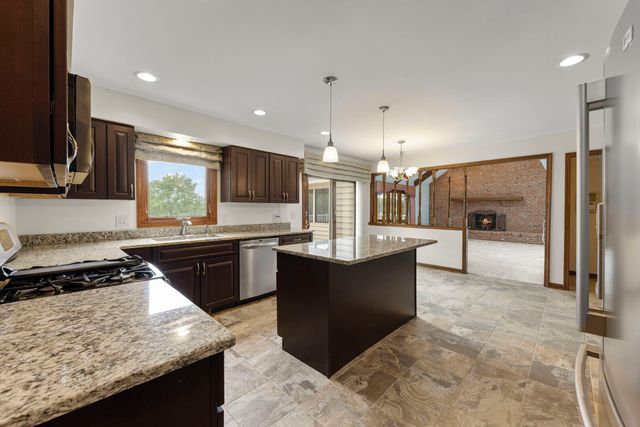 1841 Helen Court, Wheaton, IL 60189