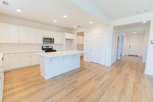 6632 E Cambridge Avenue, Fresno, CA 93727