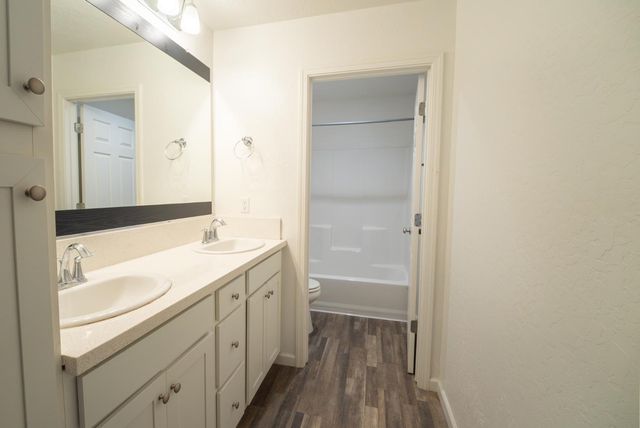6632 E Cambridge Avenue, Fresno, CA 93727