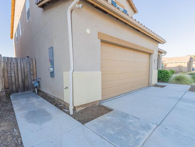 6632 E Cambridge Avenue, Fresno, CA 93727