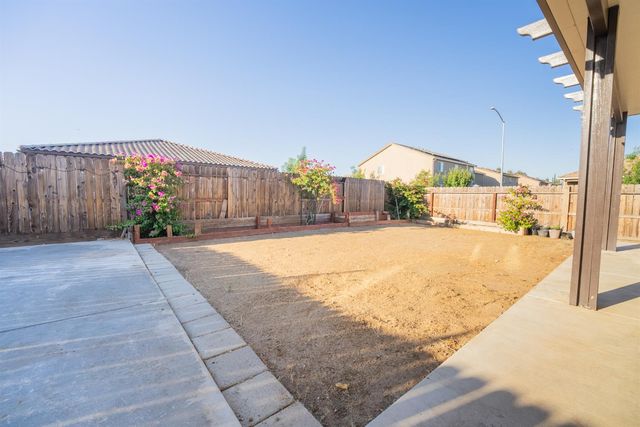 6632 E Cambridge Avenue, Fresno, CA 93727