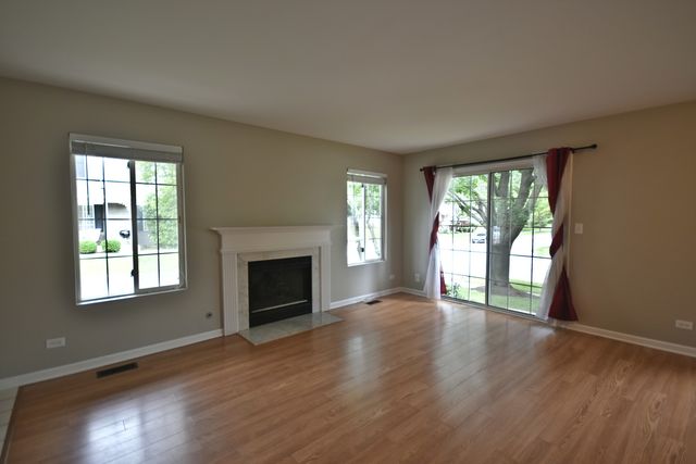 370 Sandhurst Lane A, South Elgin, IL 60177