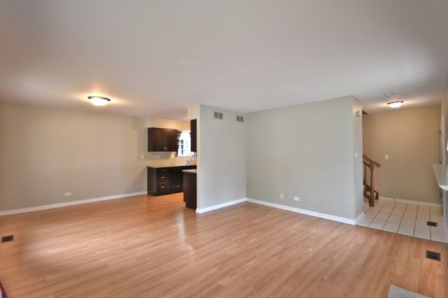 370 Sandhurst Lane A, South Elgin, IL 60177
