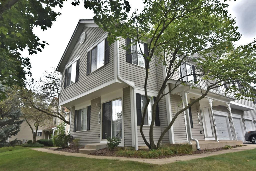 370 Sandhurst Lane A, South Elgin, IL 60177