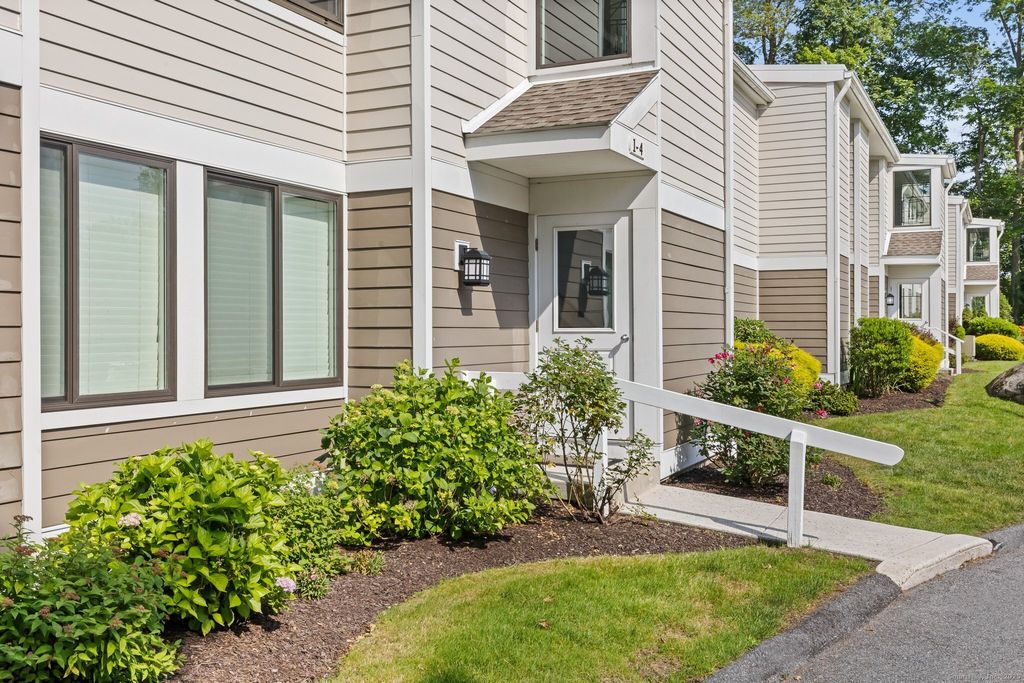 3 Stebbins Close 3, Ridgefield, CT 06877