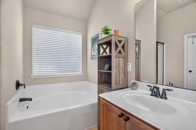 1236 Hickory Bend Lane, Fort Worth, TX 76108