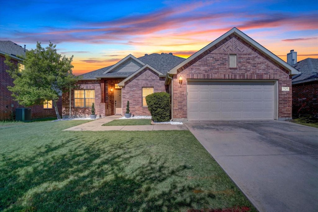 1236 Hickory Bend Lane, Fort Worth, TX 76108