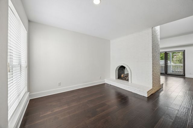 5916 Sandhurst Lane 233, Dallas, TX 75206