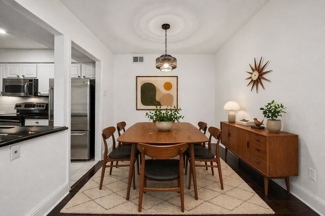 5916 Sandhurst Lane 233, Dallas, TX 75206