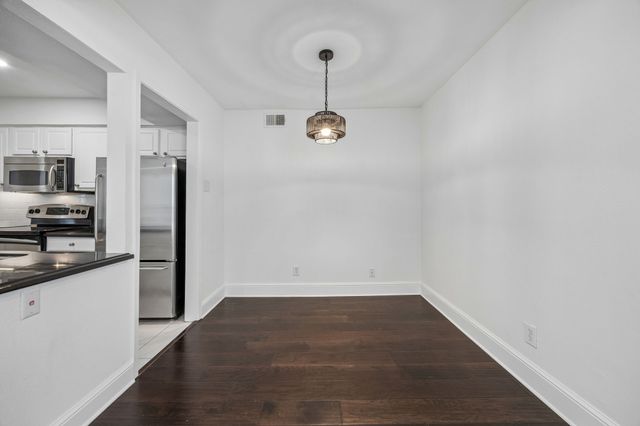 5916 Sandhurst Lane 233, Dallas, TX 75206