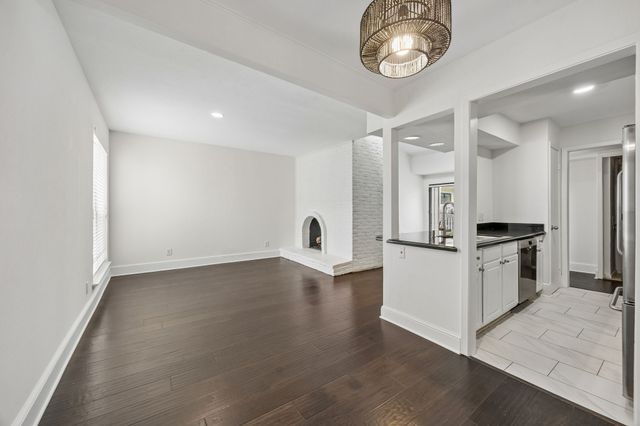 5916 Sandhurst Lane 233, Dallas, TX 75206